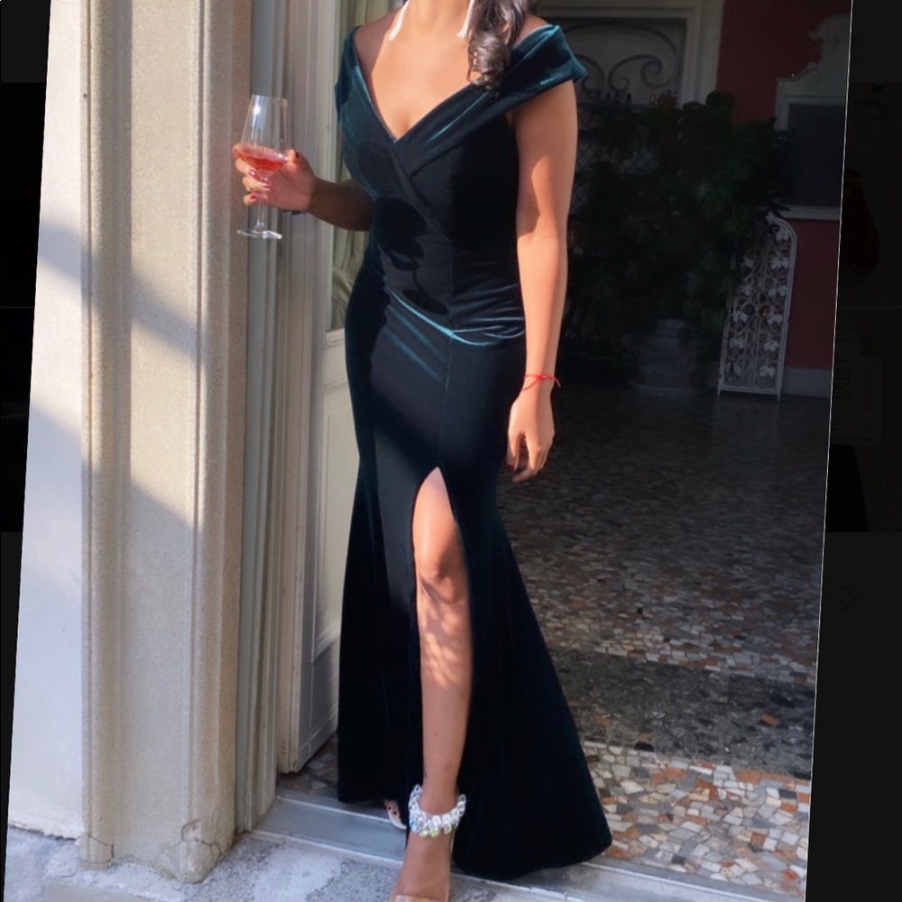 💖 EUC Glam Emerald Green Velvet Gown w/Slit